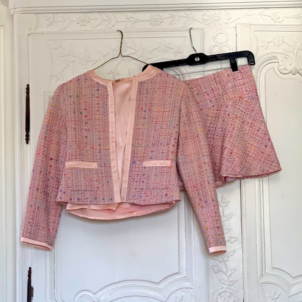 Pink tweed matching set with a matching blouse